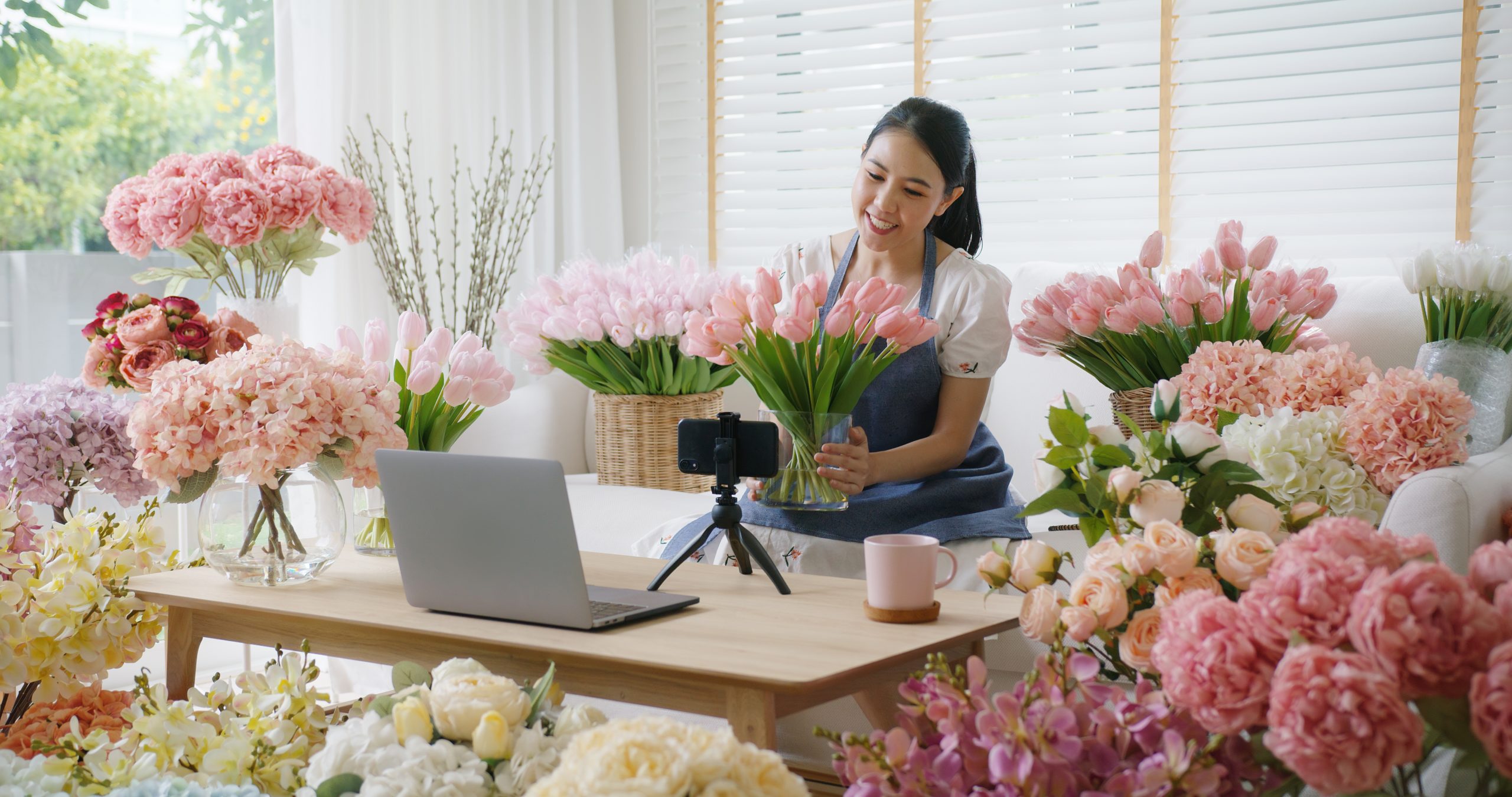 instagram bee scaled What If Pests Were Social Media Influencers?